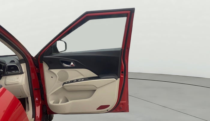 2023 Mahindra XUV300 W8 (O) 1.2 PETROL AMT, Petrol, Automatic, 18,366 km, RHS Front Door