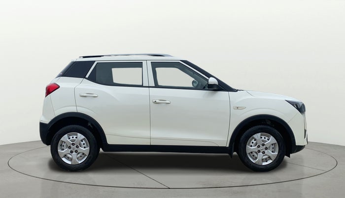 2021 Mahindra XUV300 W4 1.2 PETROL, Petrol, Manual, 26,985 km, Right Side View