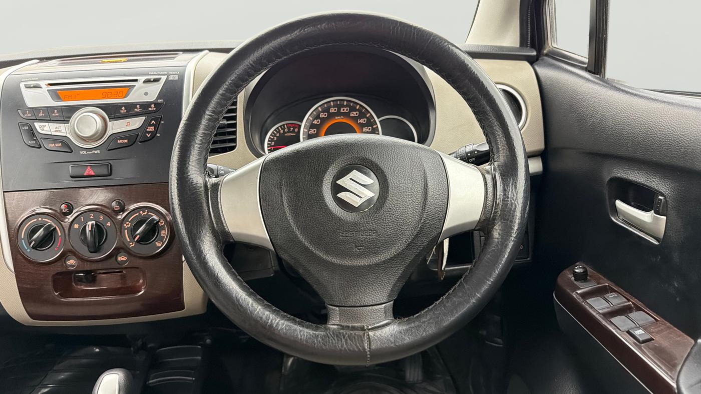 2016 Maruti Wagon R 1.0 VXI (O) AMT, Petrol, Automatic, 52,231 km, Steering Wheel Close Up