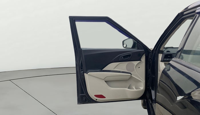 2022 Mahindra XUV300 W4 1.2 PETROL, Petrol, Manual, 38,721 km, LHS Front Door