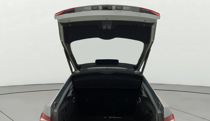 2016 Skoda Superb L&K 1.8 TSI AT, Petrol, Automatic, 51,905 km, Boot Door Open