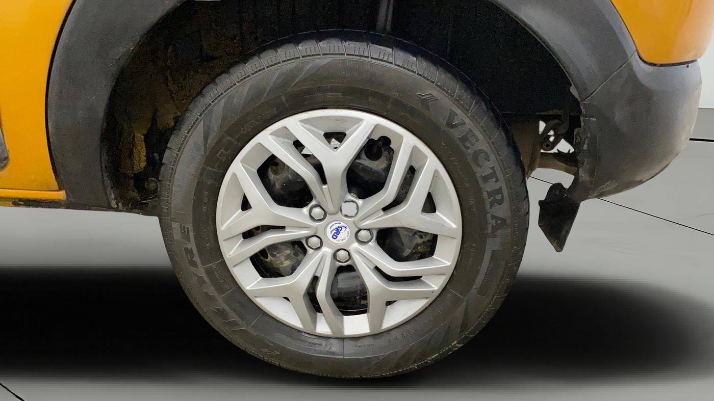 2019 Renault TRIBER RXT, CNG, Manual, 61,353 km, Left Rear Wheel