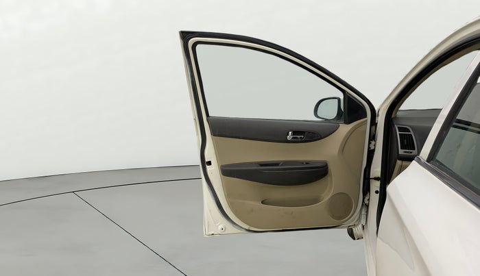 2013 Hyundai i20 MAGNA 1.2, CNG, Manual, 92,648 km, LHS Front Door