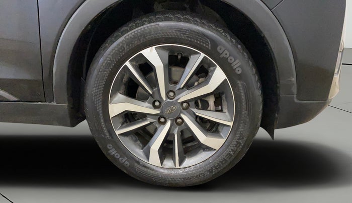 2020 Mahindra XUV300 W8 (O) 1.2 PETROL, Petrol, Manual, 83,644 km, Right Front Wheel