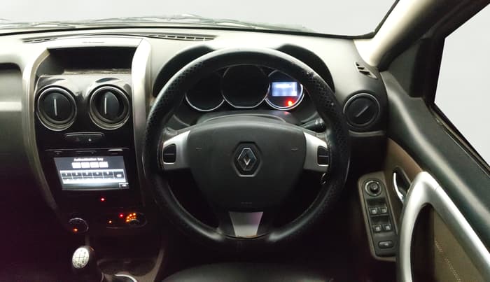 2017 Renault Duster 85 PS RXZ DIESEL, Diesel, Manual, 1,38,402 km, Steering Wheel Close Up