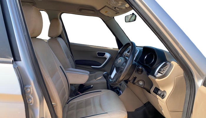 2017 Mahindra TUV300 T8, Diesel, Manual, 96,442 km, Right Side Front Door Cabin