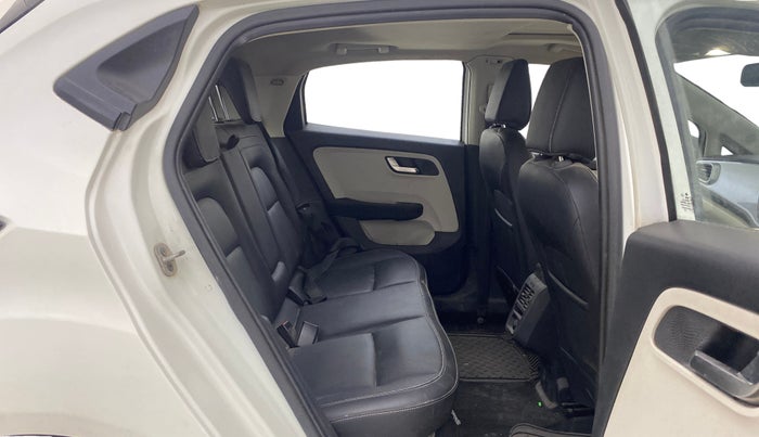 2023 Tata ALTROZ XZ PLUS O SUNROOF CNG, CNG, Manual, 32,268 km, Right Side Rear Door Cabin