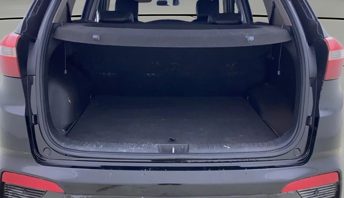 2017 Hyundai Creta SX PLUS 1.6 DIESEL, Diesel, Manual, 1,00,287 km, Boot Open Zoomed View