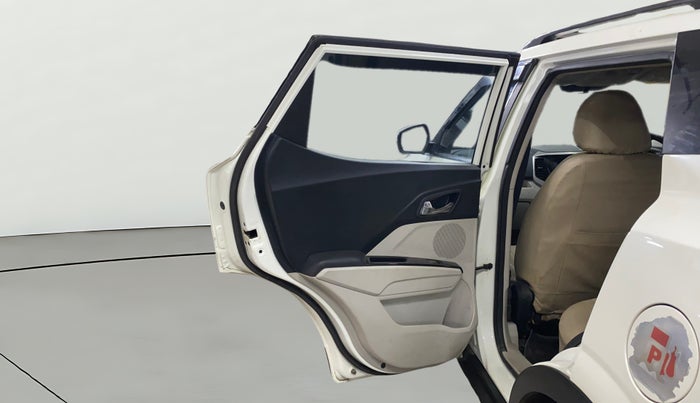 2022 Mahindra XUV300 W8 1.2 PETROL, Petrol, Manual, 36,559 km, LHS Rear Door