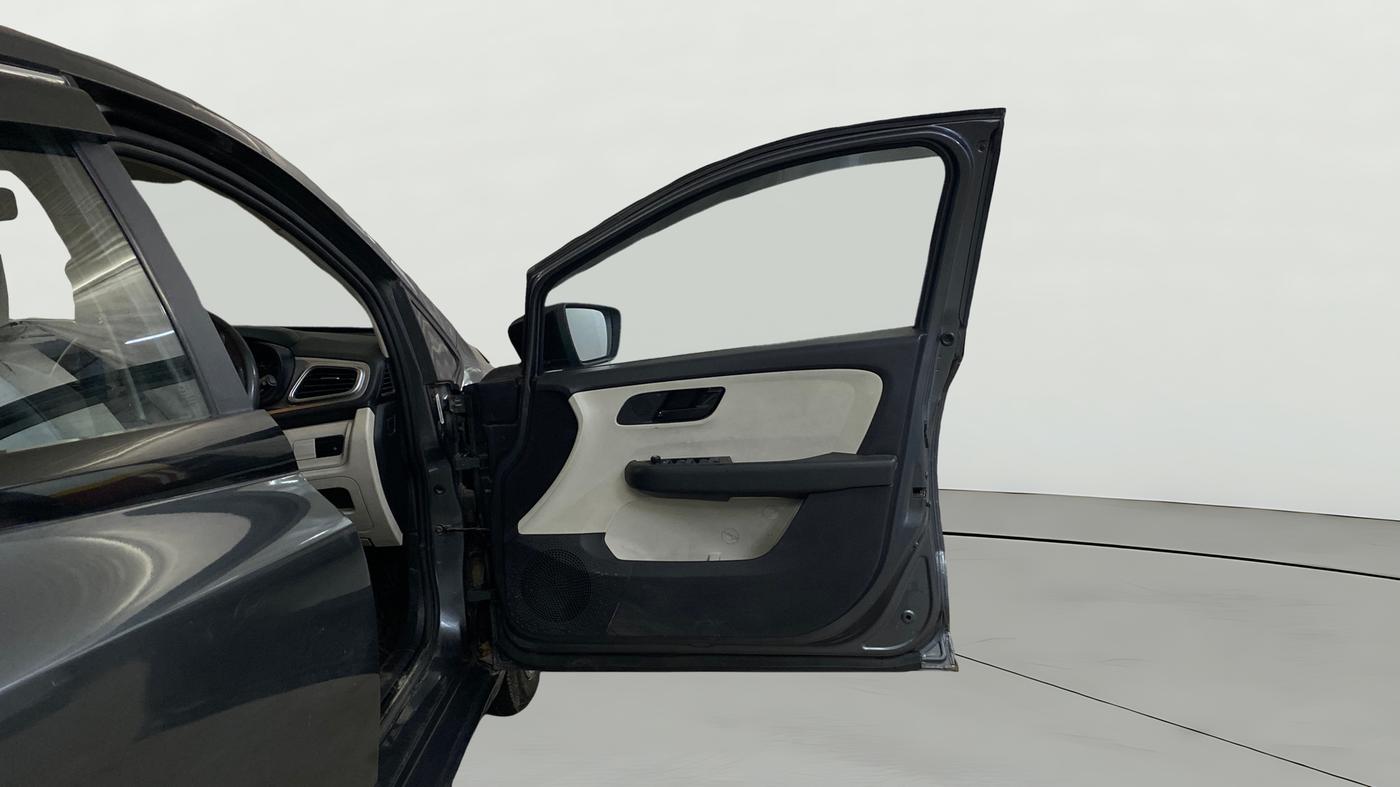 2023 Tata ALTROZ XM PLUS PETROL, Petrol, Manual, 16,151 km, RHS Front Door