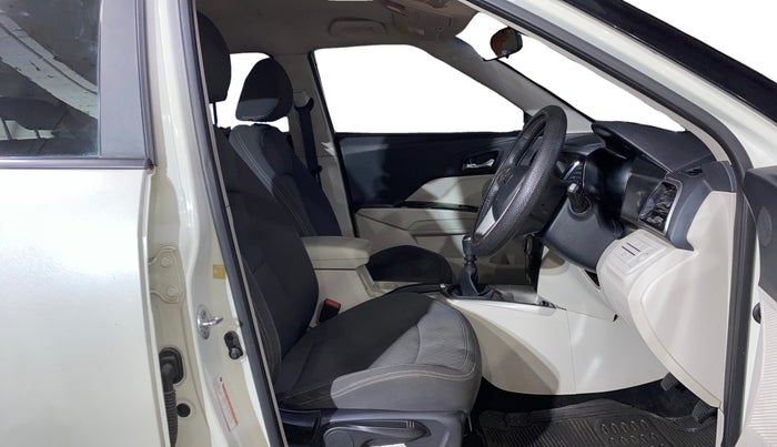 2023 Mahindra XUV300 W8 1.2 PETROL, Petrol, Manual, 22,230 km, Right Side Front Door Cabin