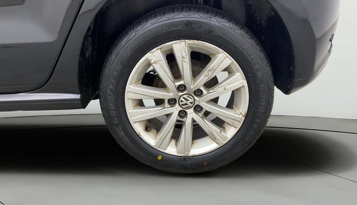 2013 Volkswagen Polo HIGHLINE1.2L, Petrol, Manual, 1,42,355 km, Left Rear Wheel