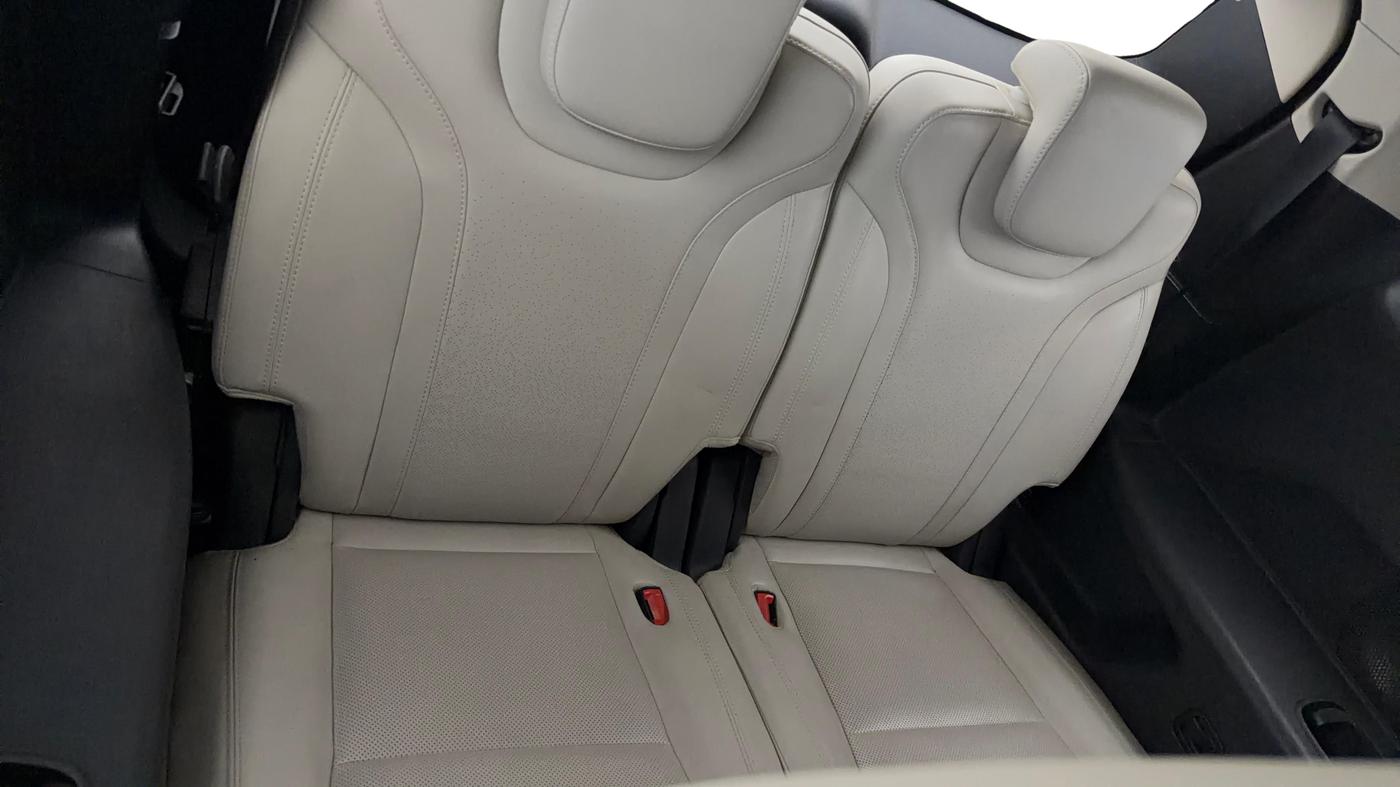 2021 Mahindra XUV700 AX 7 LUXURY P AT 7 STR, Petrol, Automatic, 38,127 km, Third Seat Row ( optional )