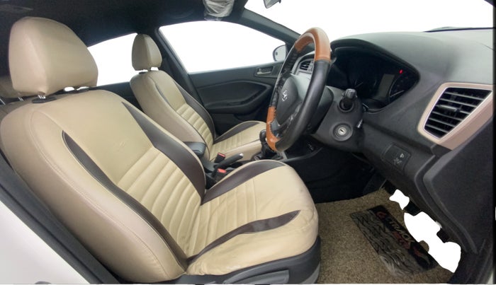 2017 Hyundai Elite i20 ASTA 1.2 DUAL TONE, Petrol, Manual, 58,548 km, Right Side Front Door Cabin