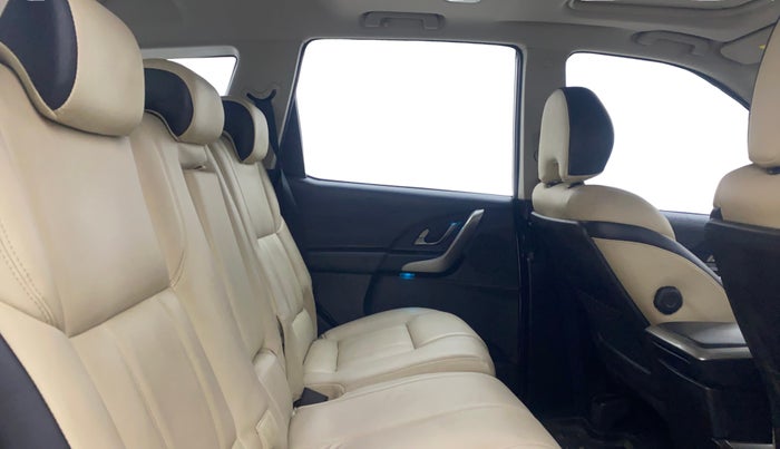 2020 Mahindra XUV500 W9, Diesel, Manual, 95,540 km, Right Side Rear Door Cabin