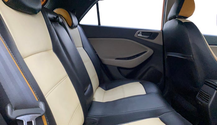 2018 Hyundai Elite i20 ASTA 1.4 CRDI, Diesel, Manual, 1,18,645 km, Right Side Rear Door Cabin