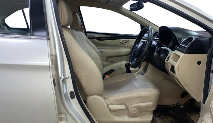 2017 Maruti Ciaz ZETA 1.4  MT PETROL, Petrol, Manual, 90,673 km, Right Side Front Door Cabin