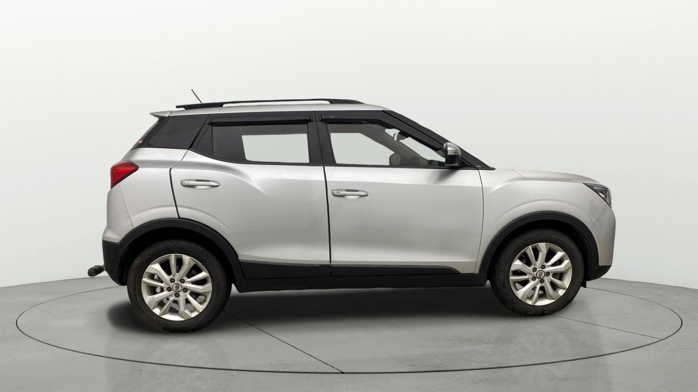 2019 Mahindra XUV300 W8 1.5 DIESEL, Diesel, Manual, 74,292 km, Right Side View
