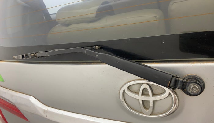 2015 Toyota Innova 2.5 VX 8 STR, Diesel, Manual, 1,02,630 km, Rear Wiper