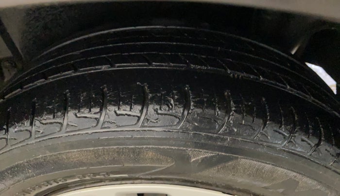 2016 Maruti Ertiga VXI, CNG, Manual, 55,657 km, Left Rear Tyre Tread