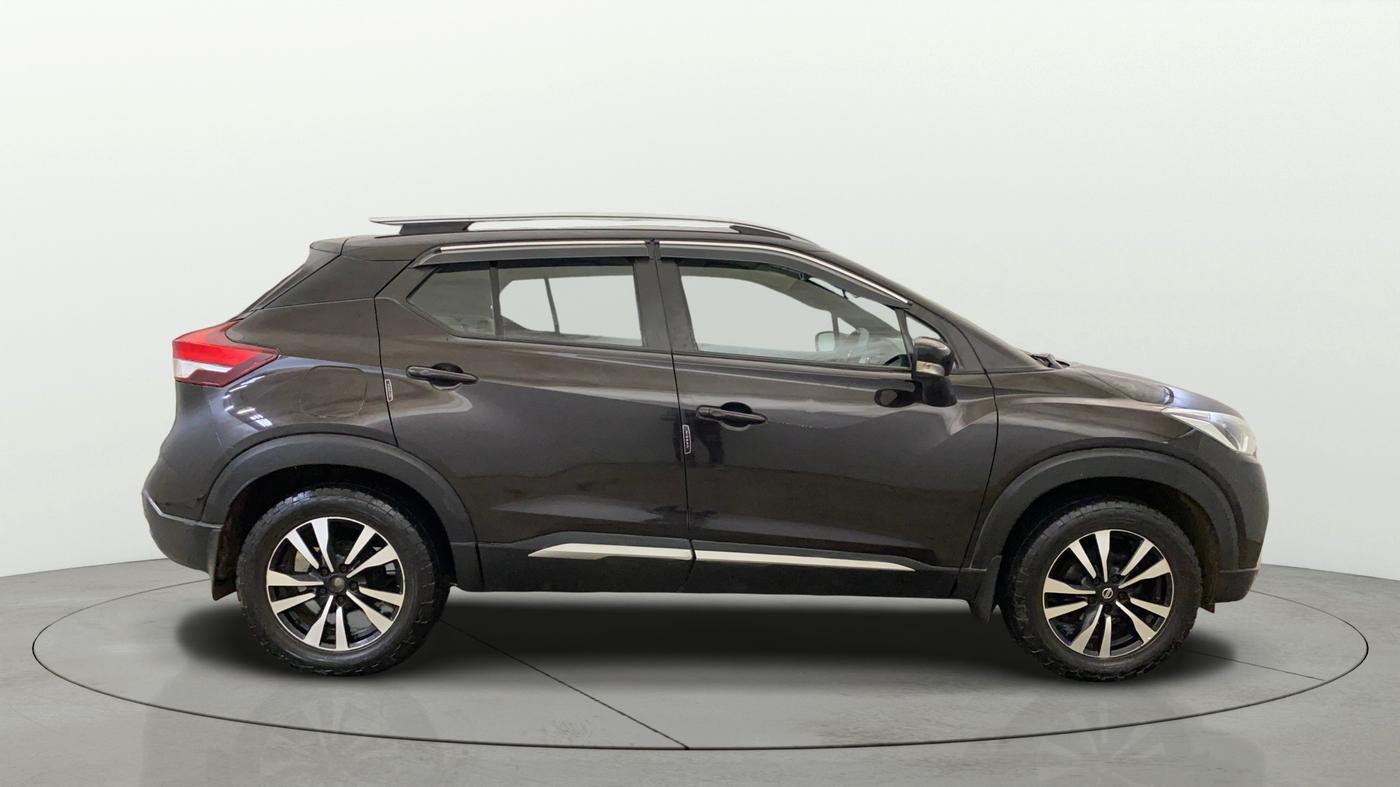2021 Nissan Kicks XV 1.5, Petrol, Manual, 1,17,764 km, Right Side View