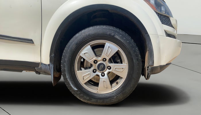 2015 Mahindra XUV500 W8, Diesel, Manual, 81,458 km, Right Front Wheel