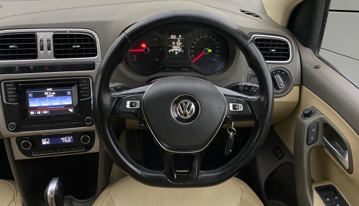 2017 Volkswagen Vento HIGHLINE 1.5 AT, Diesel, Automatic, 92,823 km, Steering Wheel Close Up