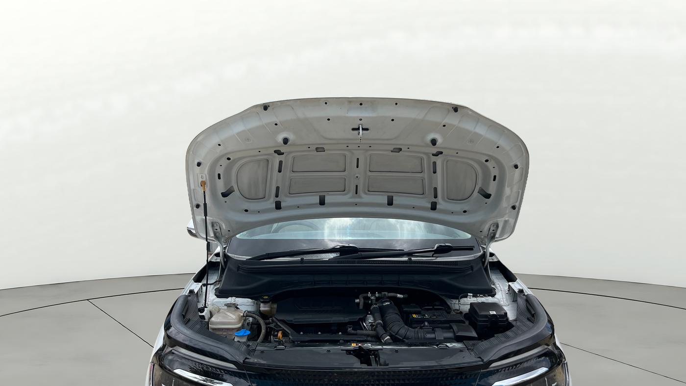 2024 KIA CARENS LUXURY PLUS 1.5 IMT PETROL, Petrol, Manual, 70,993 km, Open Bonet