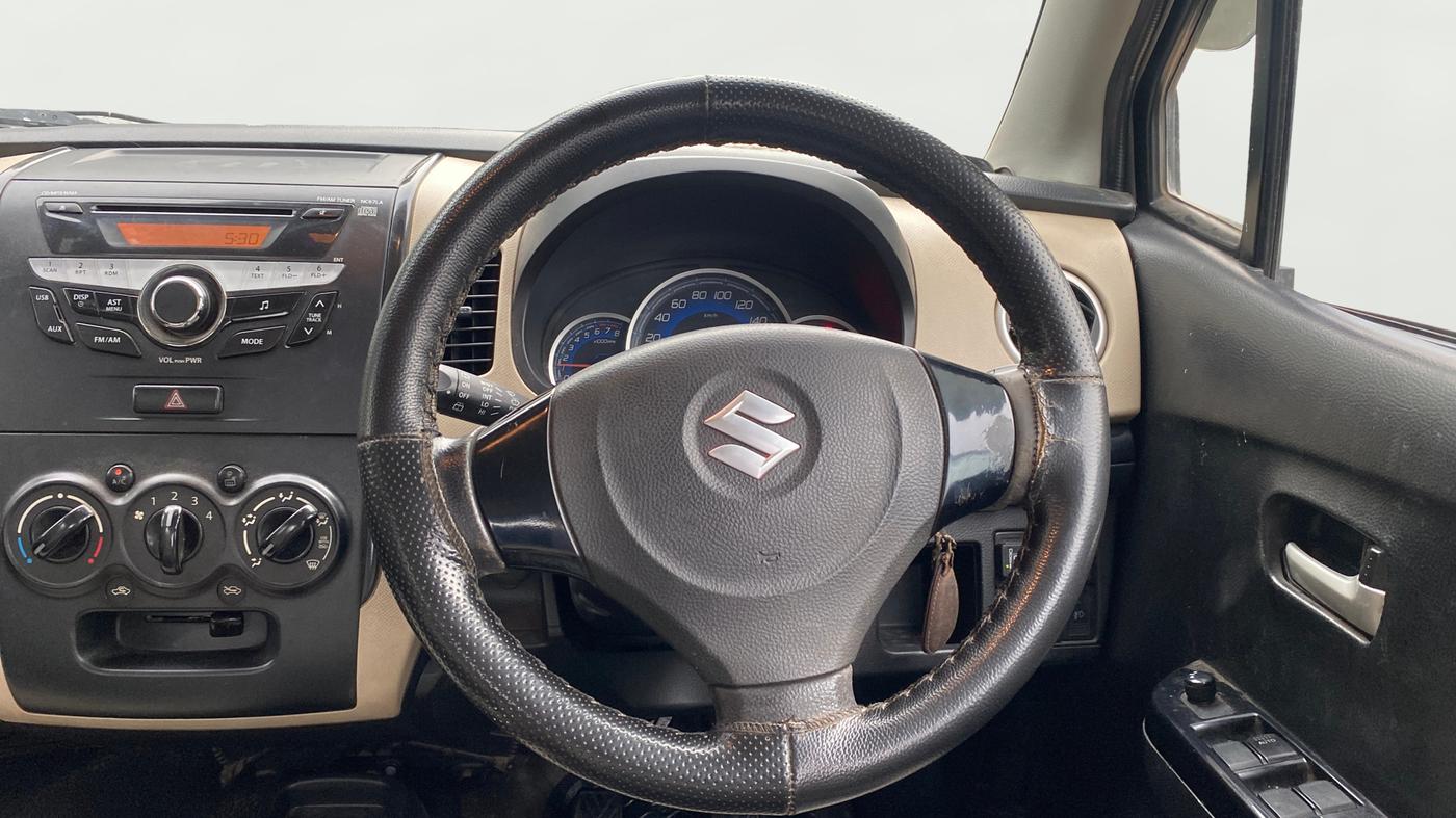 2017 Maruti Wagon R 1.0 VXI, CNG, Manual, 1,32,273 km, Steering Wheel Close Up