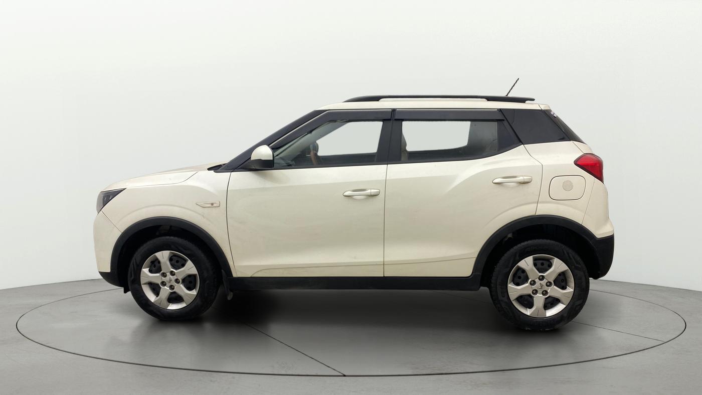 2023 Mahindra XUV300 W6 1.2 PETROL, Petrol, Manual, 25,160 km, Left Side