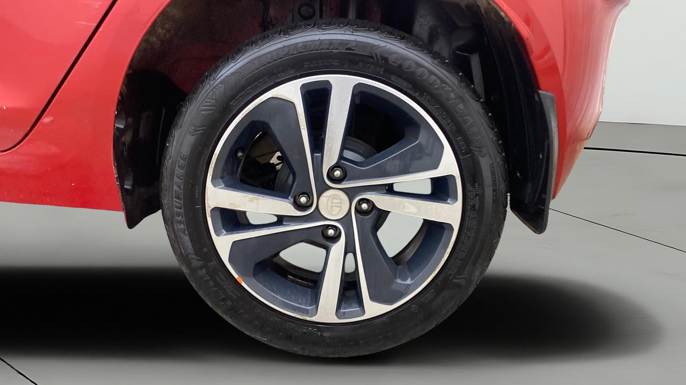 2023 Tata ALTROZ XZ PETROL, Petrol, Manual, 20,494 km, Left Rear Wheel