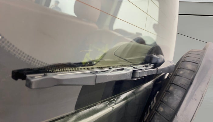 2017 Mahindra TUV300 T8, Diesel, Manual, 73,316 km, Rear Wiper