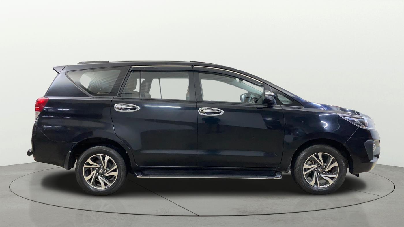 2022 Toyota Innova Crysta 2.7 GX AT 7 STR, Petrol, Automatic, 28,249 km, Right Side View