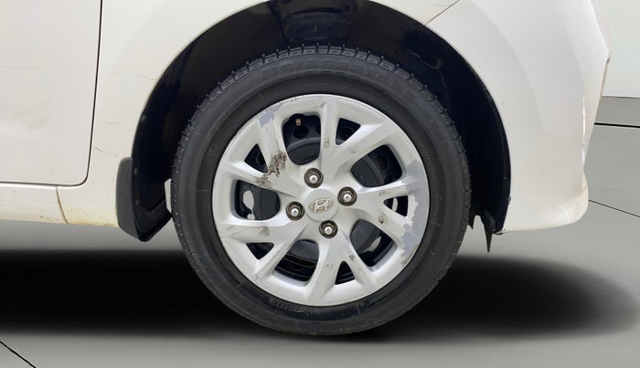 2017 Hyundai Grand i10 MAGNA 1.2 KAPPA VTVT CNG, CNG, Manual, 1,01,933 km, Right Front Wheel