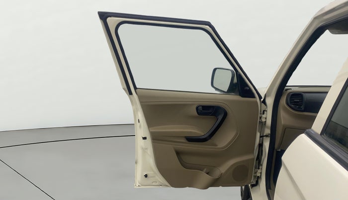 2017 Mahindra TUV300 T6 PLUS, Diesel, Manual, 30,609 km, LHS Front Door