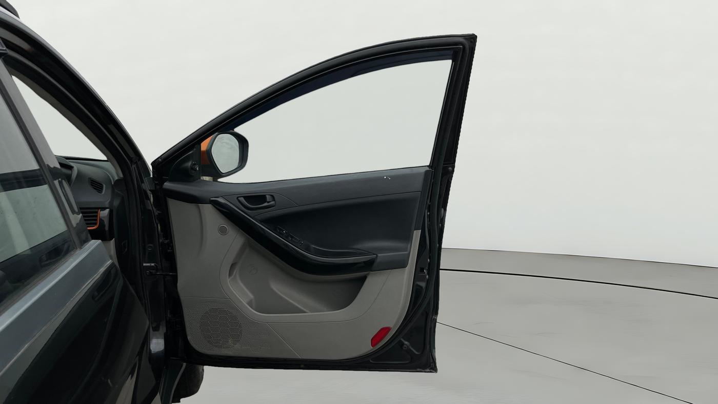 2019 Tata NEXON KRAZ PLUS AMT PETROL, Petrol, Automatic, 29,883 km, RHS Front Door