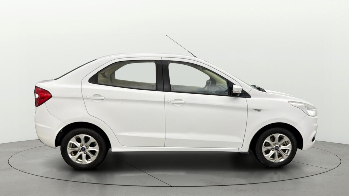 2017 Ford Figo Aspire TITANIUM 1.2 PETROL, Petrol, Manual, 43,988 km, Right Side View