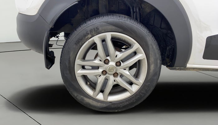 2021 Renault TRIBER RXZ DUAL TONE, Petrol, Manual, 44,431 km, Right Rear Wheel