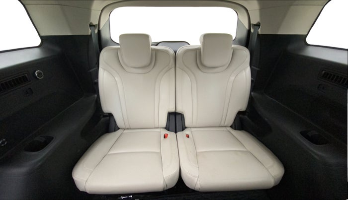 2025 Mahindra XUV700 AX 7 LUXURY D AT 7 STR, Diesel, Automatic, 15,433 km, Third Seat Row ( optional )