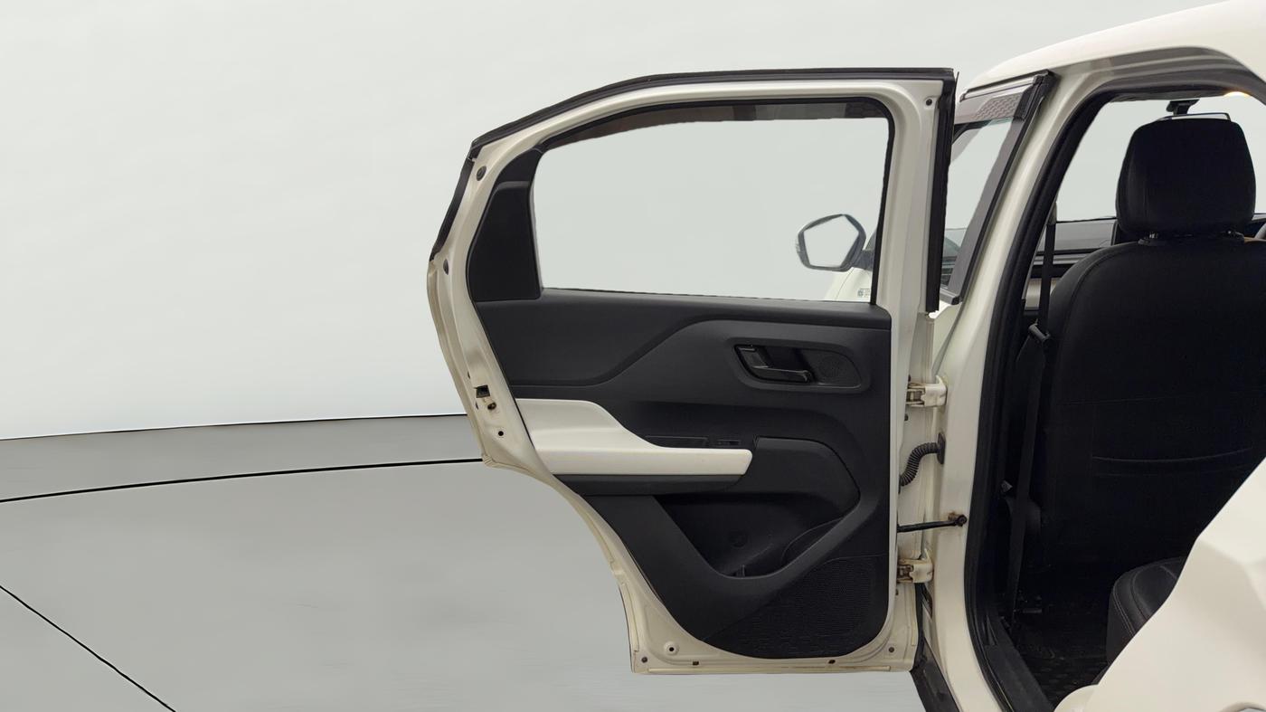 2022 Tata PUNCH ACCOMPLISHED AMT, Petrol, Automatic, 34,452 km, LHS Rear Door