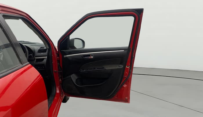 2015 Maruti Swift VXI, Petrol, Manual, 25,700 km, RHS Front Door
