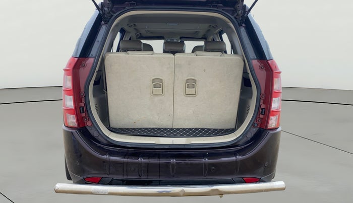 2017 Mahindra XUV500 W10, Diesel, Manual, 83,342 km, Boot Open Zoomed View