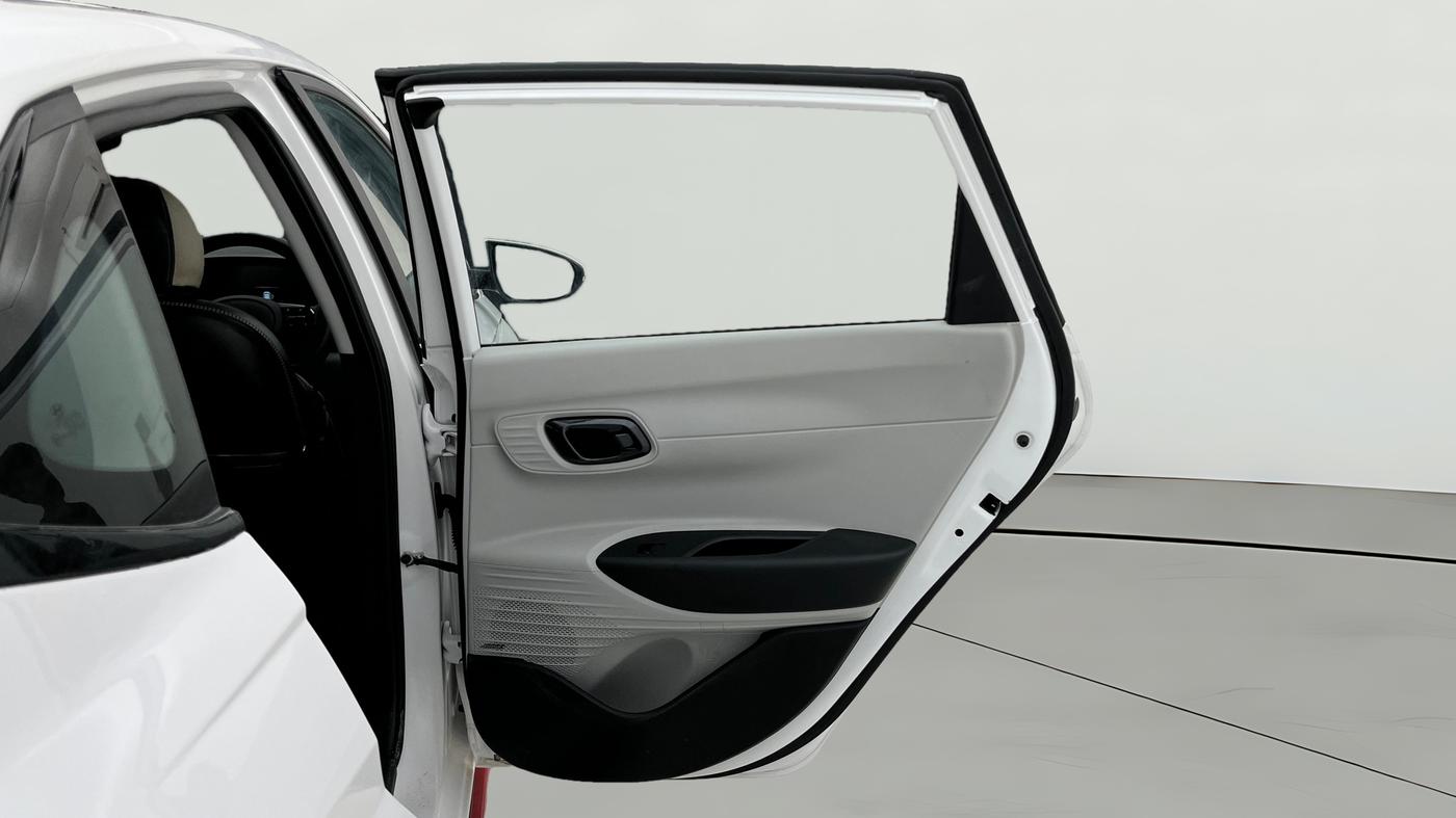 2025 Hyundai NEW I20 Sportz (O) 1.2 IVT, Petrol, Automatic, 11,272 km, RHS Rear Door