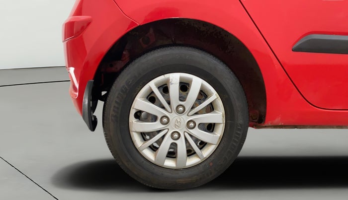 2013 Hyundai i10 MAGNA 1.1, Petrol, Manual, 1,04,719 km, Right Rear Wheel