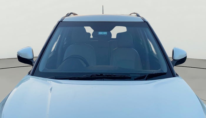 2023 Mahindra XUV300 W8 (O) 1.2 PETROL, Petrol, Manual, 30,905 km, Front Windshield