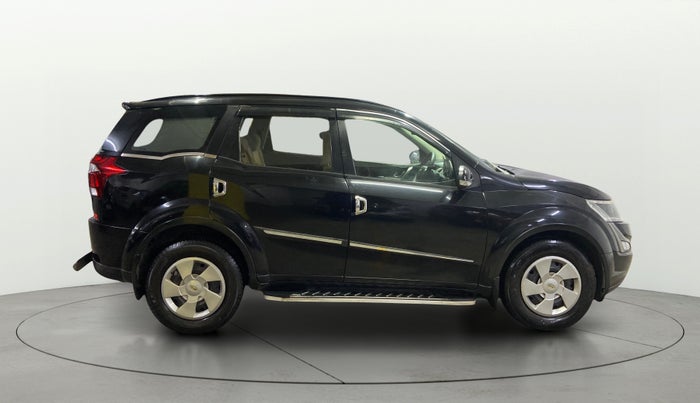 2019 Mahindra XUV500 W7, Diesel, Manual, 1,03,090 km, Right Side View