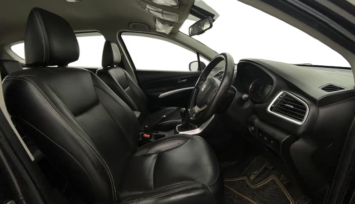 2018 Maruti S Cross ALPHA 1.3, Diesel, Manual, 1,22,381 km, Right Side Front Door Cabin