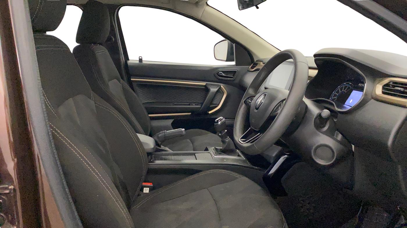 2022 Renault Kiger RXT MT, Petrol, Manual, 30,923 km, Right Side Front Door Cabin