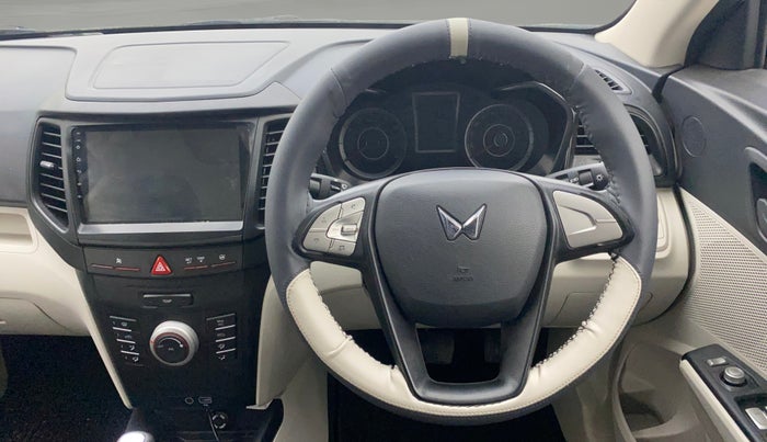 2023 Mahindra XUV300 W6 1.2 PETROL AMT, Petrol, Automatic, 15,464 km, Steering Wheel Close Up