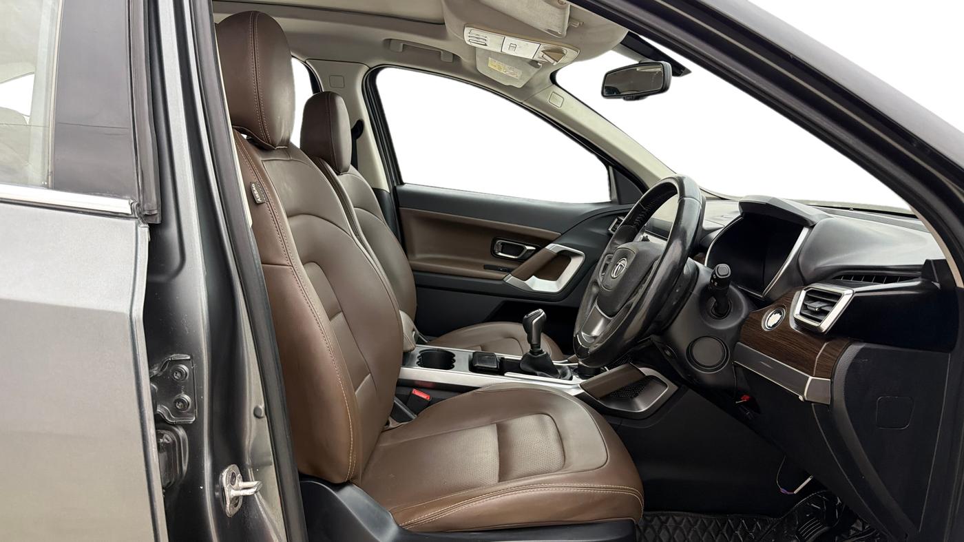 2021 Tata Harrier XZ PLUS 2.0L, Diesel, Manual, 90,184 km, Right Side Front Door Cabin